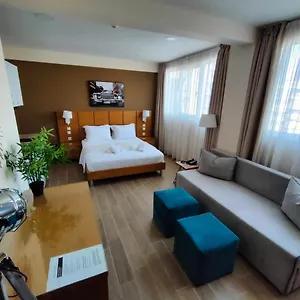 la-place-suites-la-place-de-la-gare.hotels-of-thessaloniki.com/